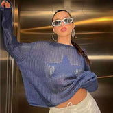 Lockerer Pullover mit Cut-Out-Sternen-Print